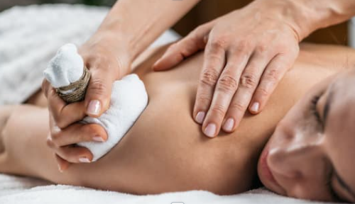 Elakizhi herbal compress treatment
